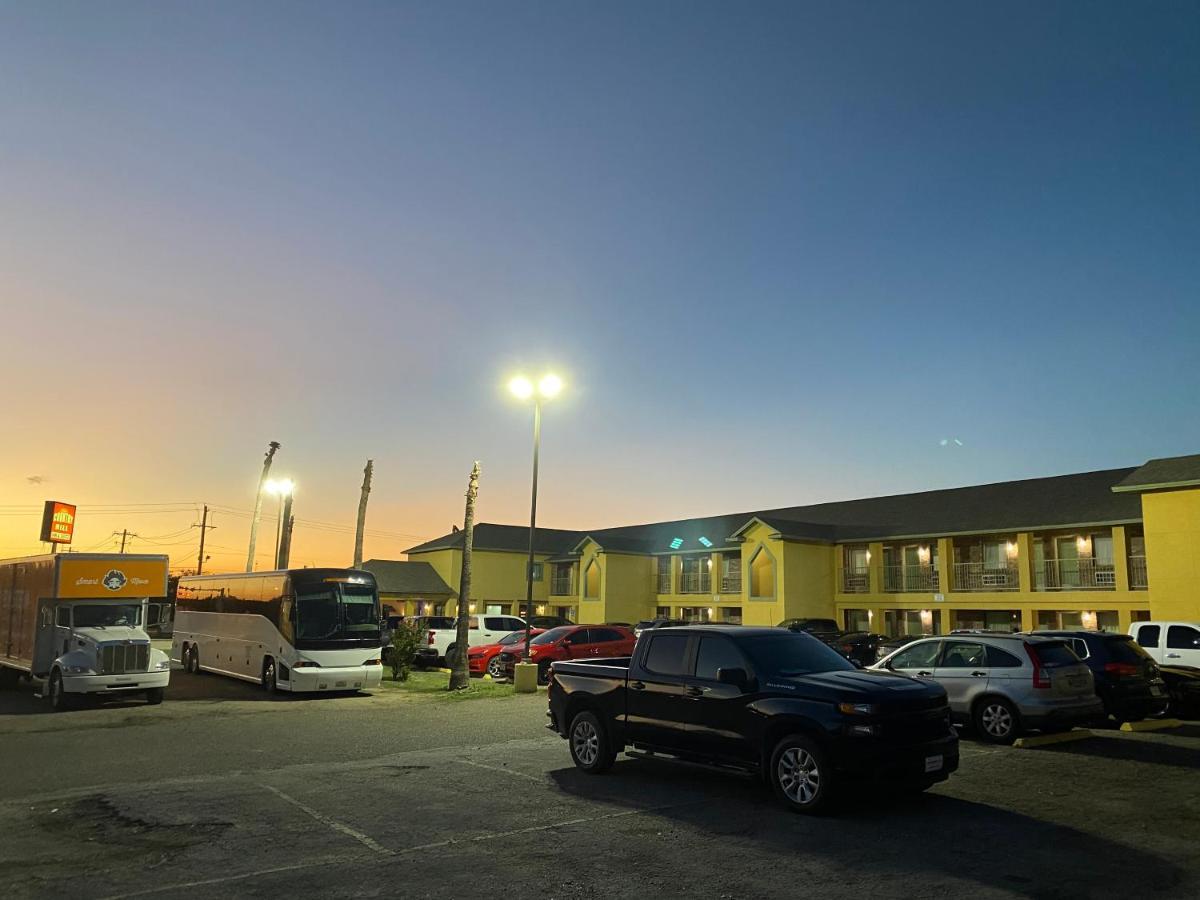 Country Hill Inn & Suite Eagle Pass Buitenkant foto
