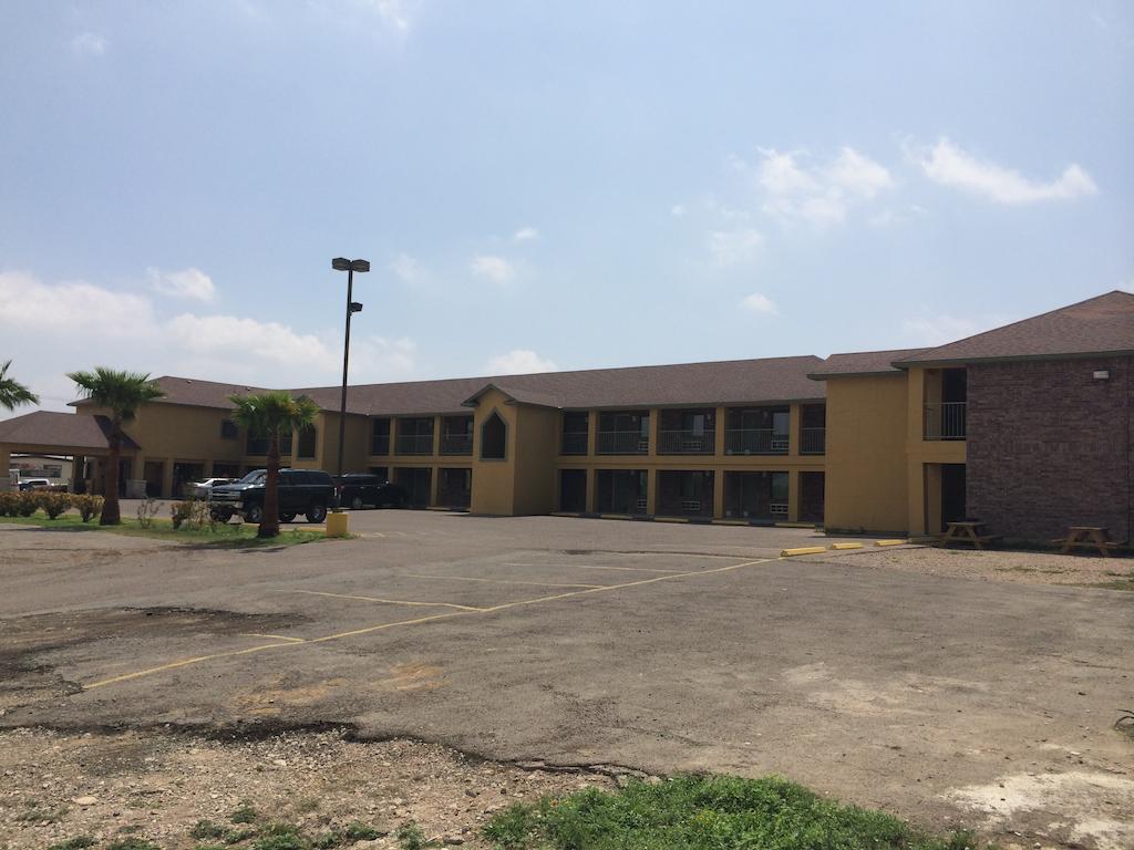 Country Hill Inn & Suite Eagle Pass Buitenkant foto