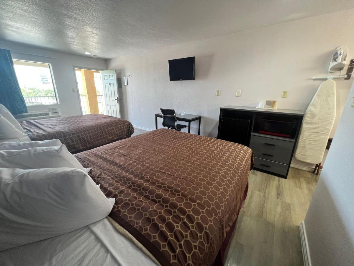 Country Hill Inn & Suite Eagle Pass Buitenkant foto